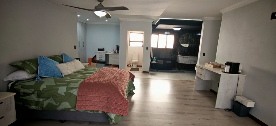 7 Bedroom Property for Sale in Brackenhurst Gauteng