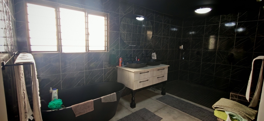 7 Bedroom Property for Sale in Brackenhurst Gauteng