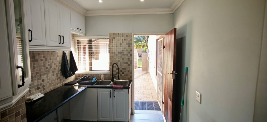 7 Bedroom Property for Sale in Brackenhurst Gauteng