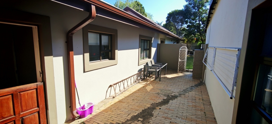 7 Bedroom Property for Sale in Brackenhurst Gauteng