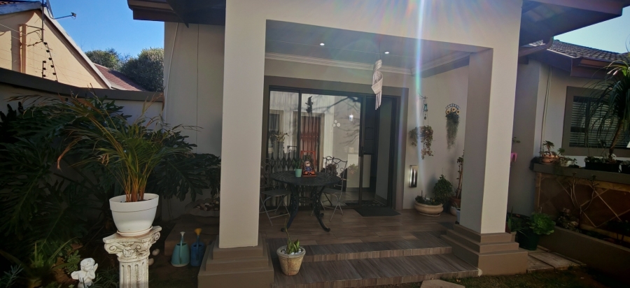 7 Bedroom Property for Sale in Brackenhurst Gauteng