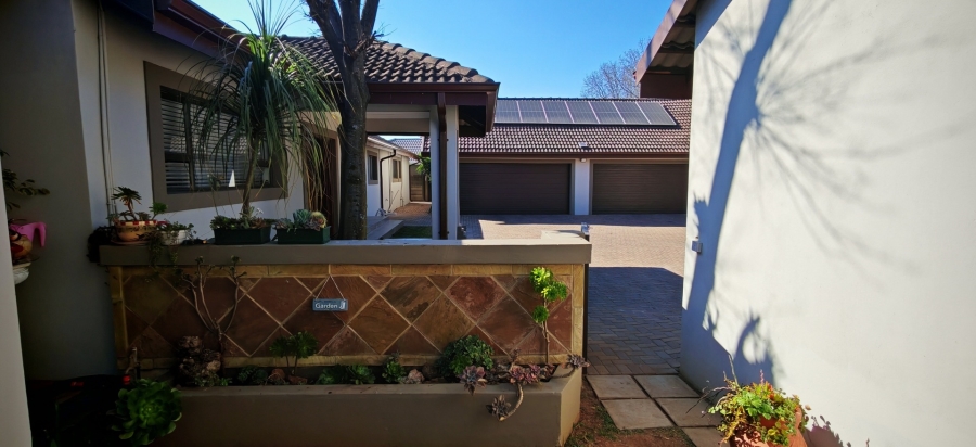 7 Bedroom Property for Sale in Brackenhurst Gauteng