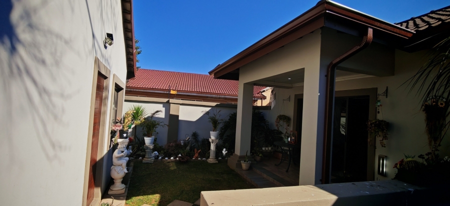 7 Bedroom Property for Sale in Brackenhurst Gauteng