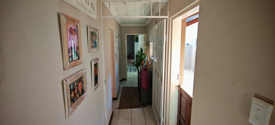 7 Bedroom Property for Sale in Brackenhurst Gauteng