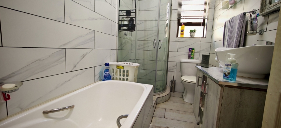 7 Bedroom Property for Sale in Brackenhurst Gauteng