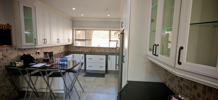 7 Bedroom Property for Sale in Brackenhurst Gauteng