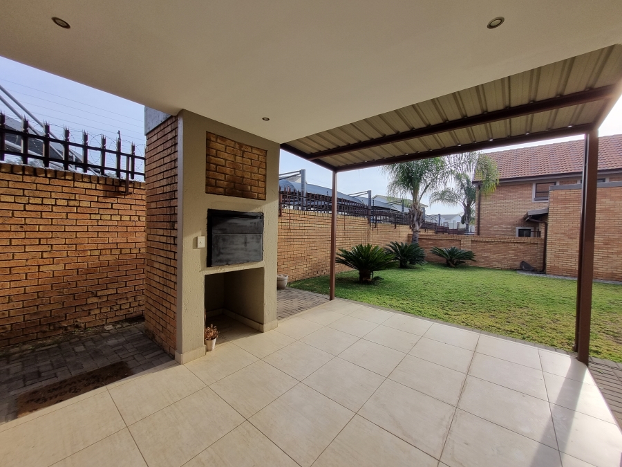 To Let 3 Bedroom Property for Rent in Equestria Gauteng