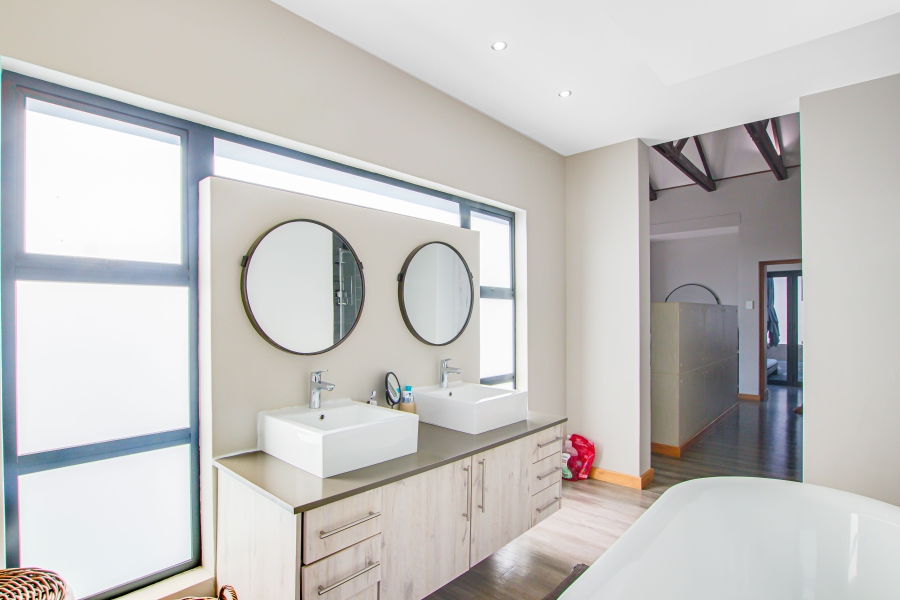 4 Bedroom Property for Sale in Copperleaf Estate Gauteng