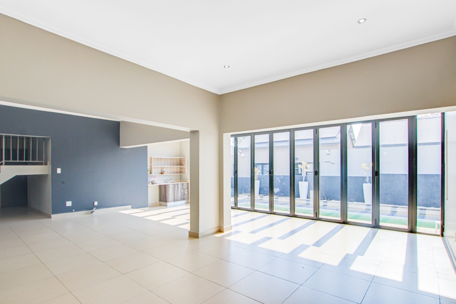To Let 5 Bedroom Property for Rent in Copperleaf Estate Gauteng