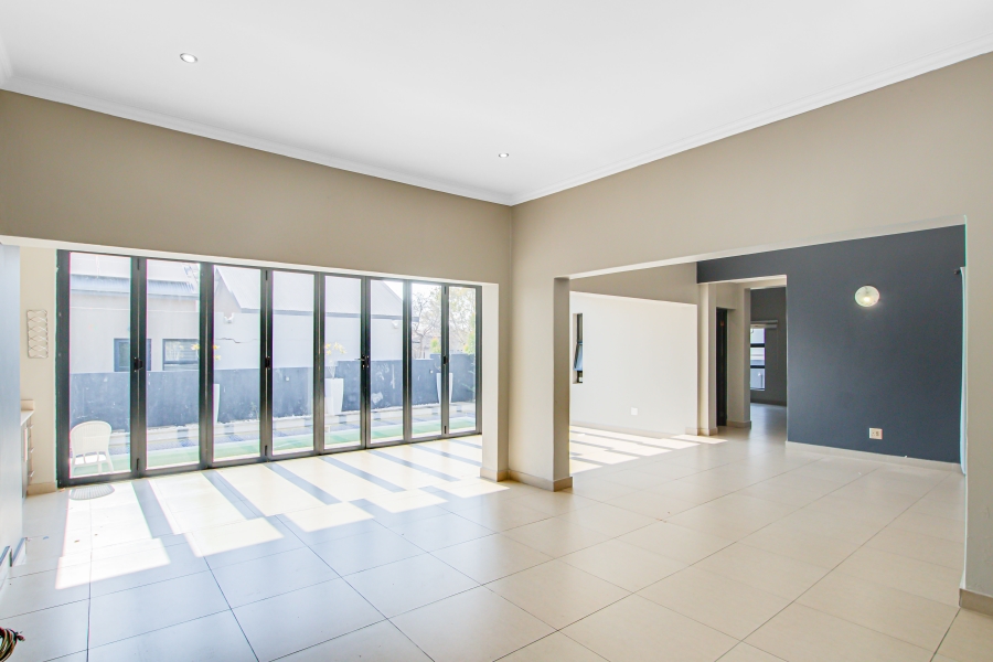 To Let 5 Bedroom Property for Rent in Copperleaf Estate Gauteng