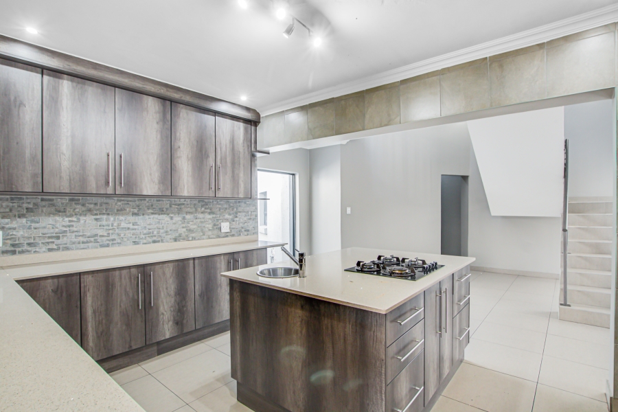 To Let 5 Bedroom Property for Rent in Copperleaf Estate Gauteng