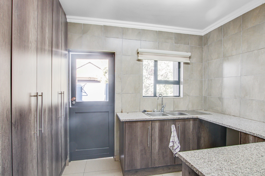 To Let 5 Bedroom Property for Rent in Copperleaf Estate Gauteng