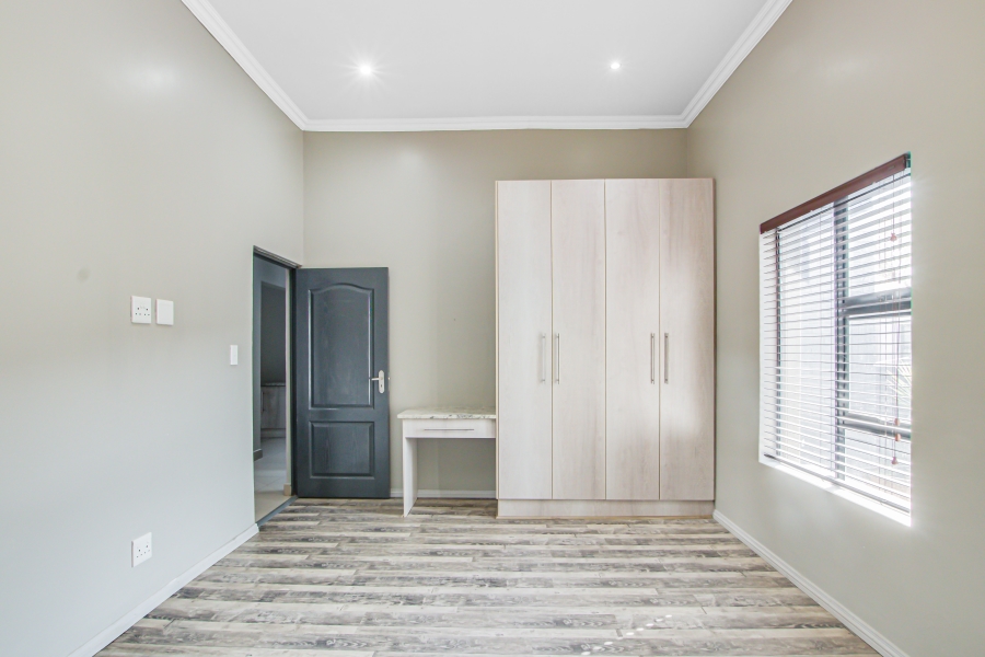 To Let 5 Bedroom Property for Rent in Copperleaf Estate Gauteng