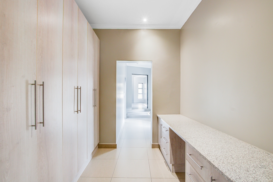 To Let 5 Bedroom Property for Rent in Copperleaf Estate Gauteng
