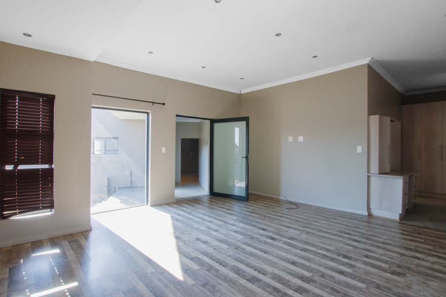To Let 5 Bedroom Property for Rent in Copperleaf Estate Gauteng