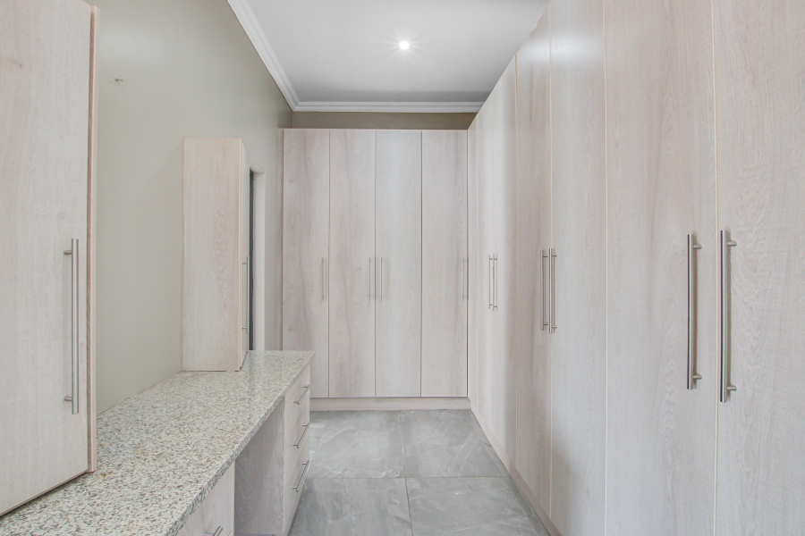 To Let 5 Bedroom Property for Rent in Copperleaf Estate Gauteng
