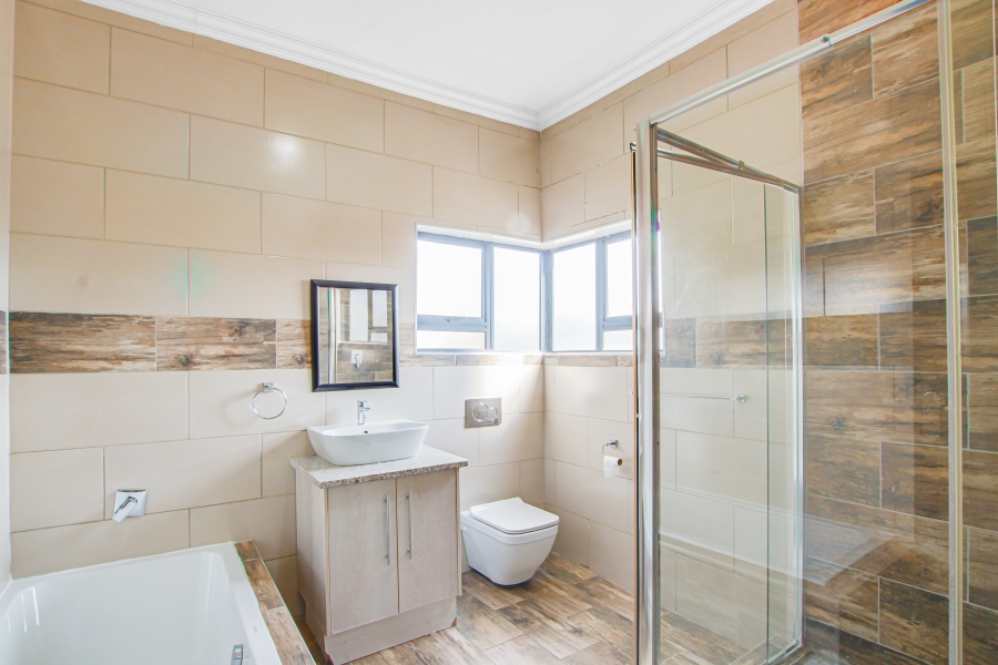 To Let 5 Bedroom Property for Rent in Copperleaf Estate Gauteng