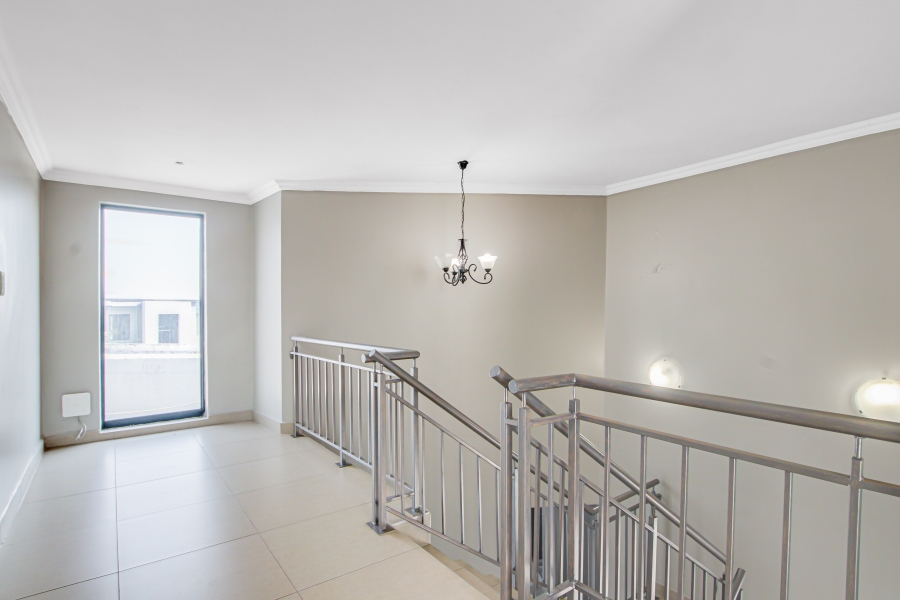 To Let 5 Bedroom Property for Rent in Copperleaf Estate Gauteng