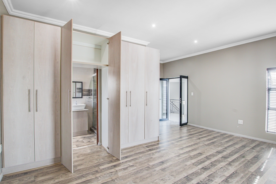 To Let 5 Bedroom Property for Rent in Copperleaf Estate Gauteng