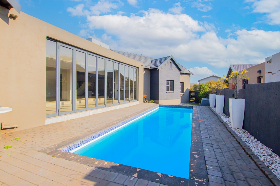 To Let 5 Bedroom Property for Rent in Copperleaf Estate Gauteng
