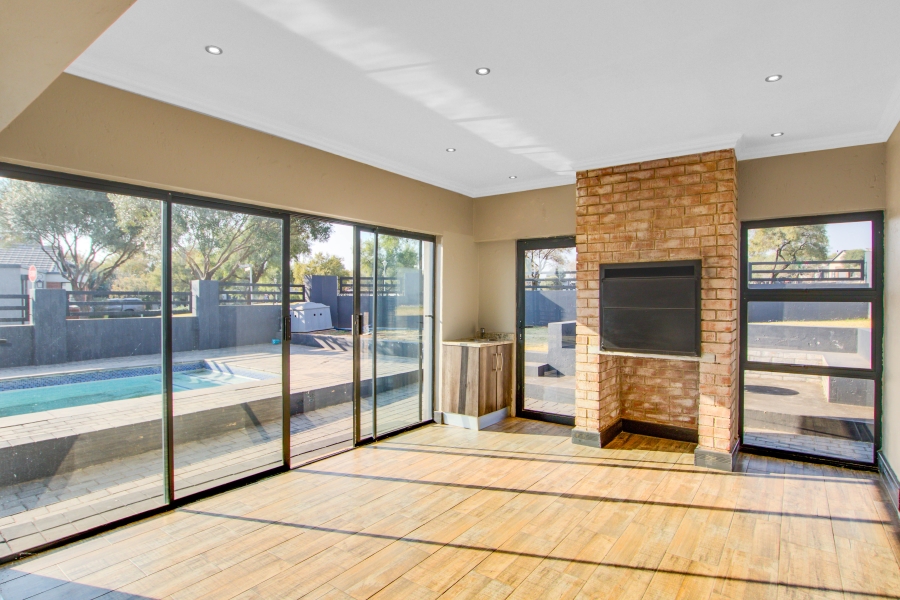 To Let 4 Bedroom Property for Rent in Copperleaf Estate Gauteng
