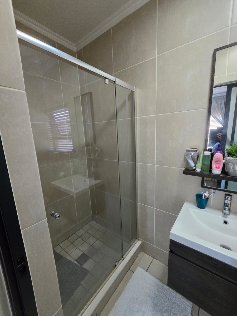 To Let 3 Bedroom Property for Rent in Greenstone Hill Gauteng