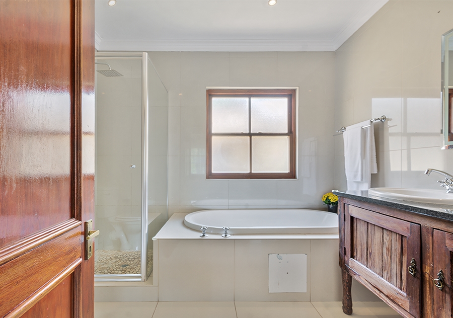 4 Bedroom Property for Sale in Broadacres Gauteng
