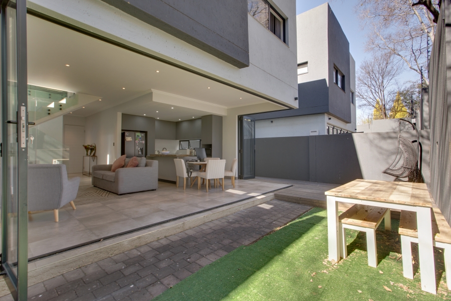 To Let 4 Bedroom Property for Rent in Bryanston Gauteng