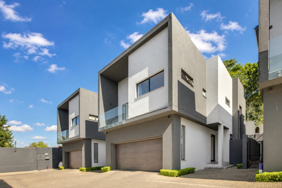 To Let 4 Bedroom Property for Rent in Bryanston Gauteng