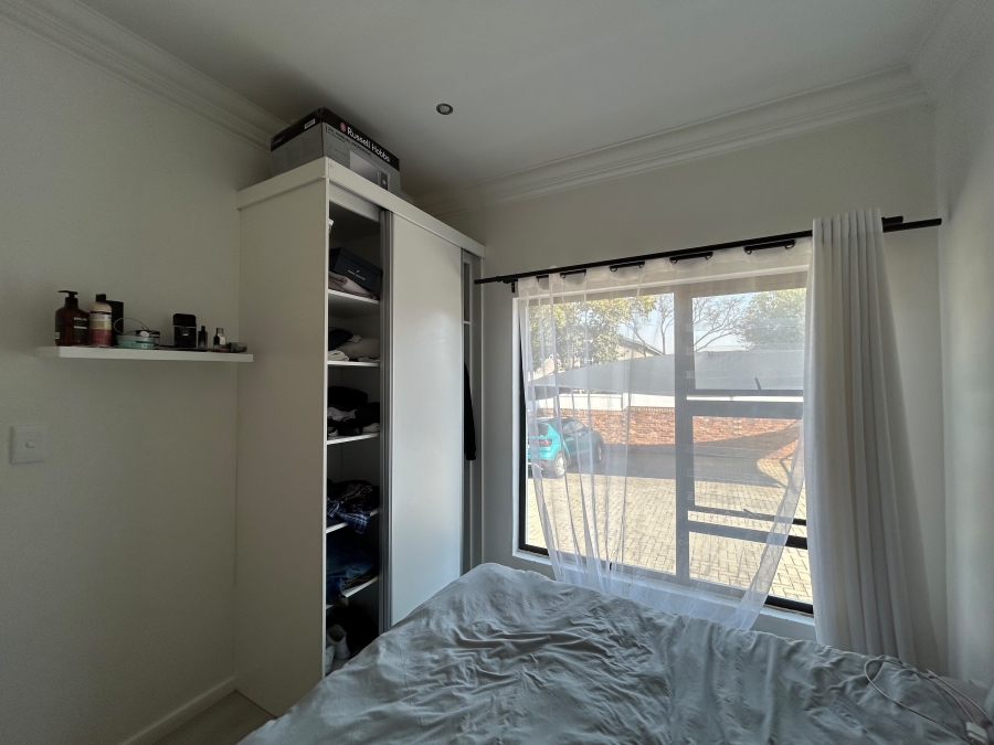 2 Bedroom Property for Sale in Linden Gauteng