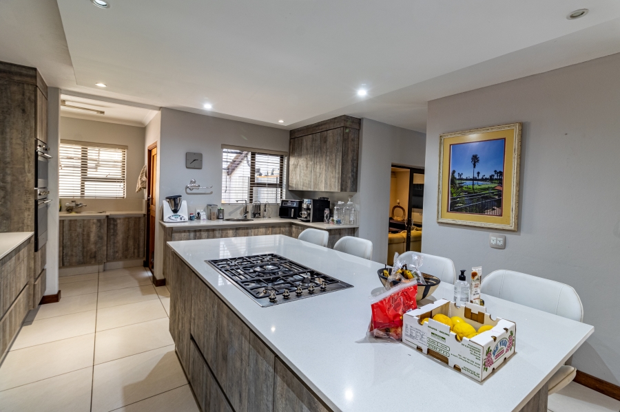 To Let 4 Bedroom Property for Rent in Silver Lakes Golf Estate Gauteng