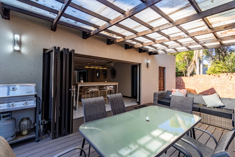 To Let 4 Bedroom Property for Rent in Silver Lakes Golf Estate Gauteng