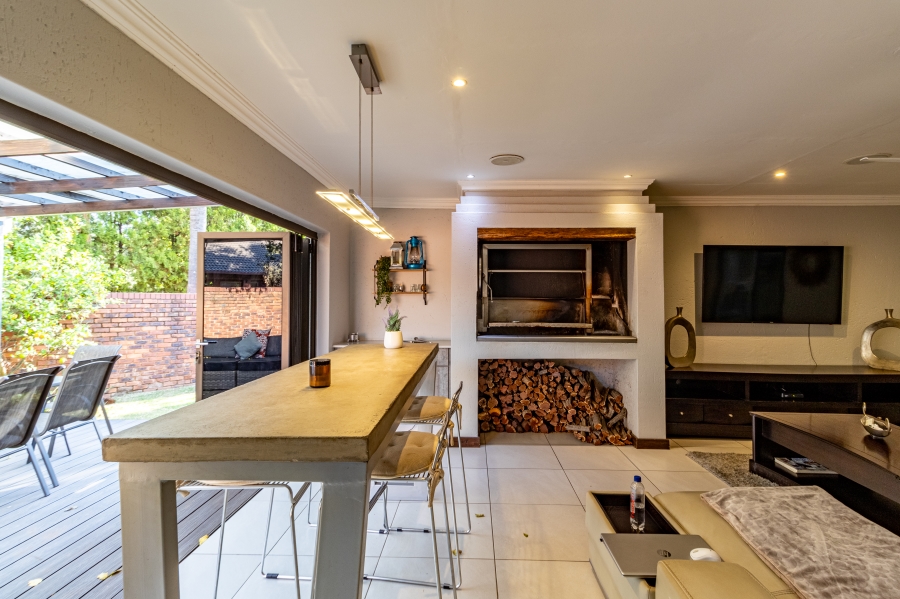 To Let 4 Bedroom Property for Rent in Silver Lakes Golf Estate Gauteng