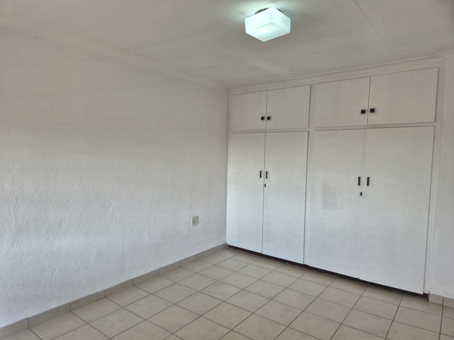 To Let 3 Bedroom Property for Rent in Fairland Gauteng