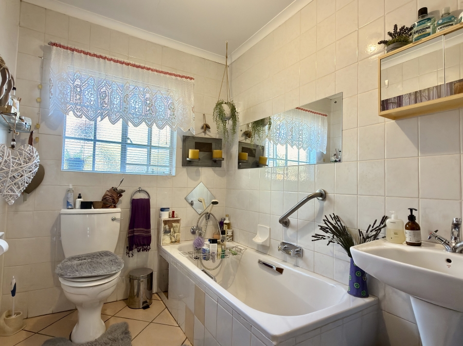 3 Bedroom Property for Sale in Val de Grace Gauteng
