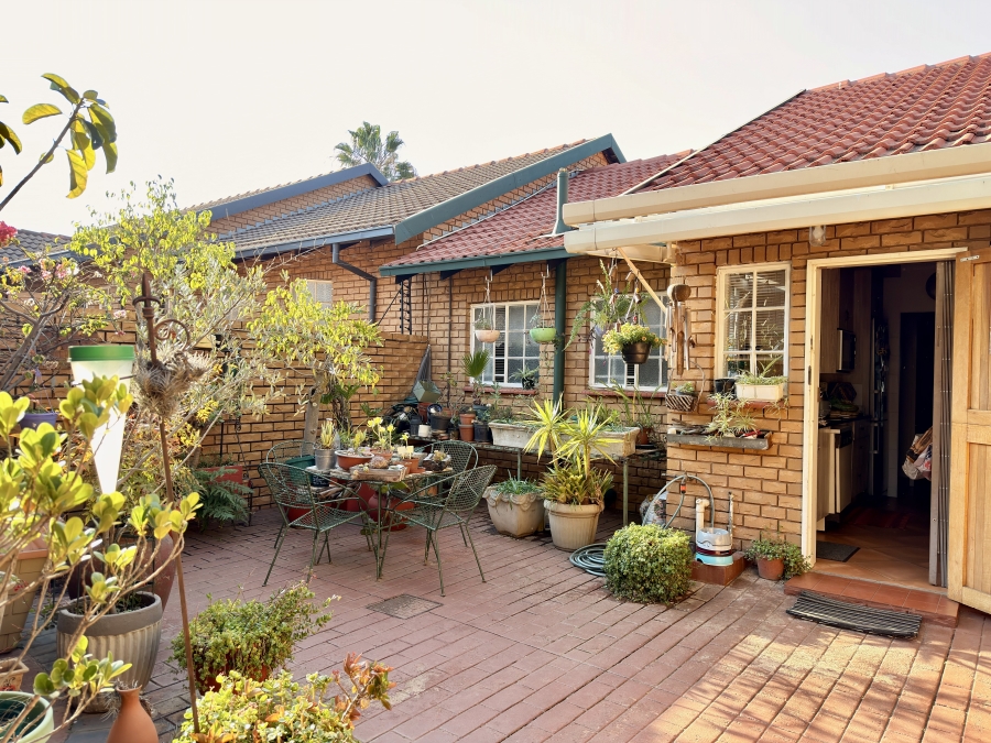 3 Bedroom Property for Sale in Val de Grace Gauteng