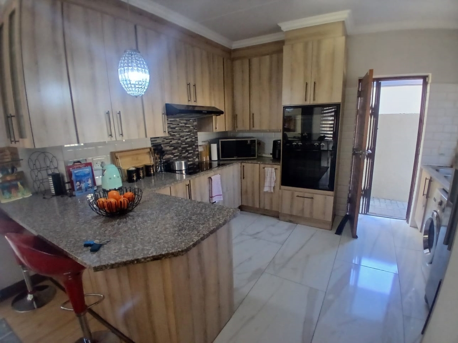 To Let 3 Bedroom Property for Rent in Equestria Gauteng