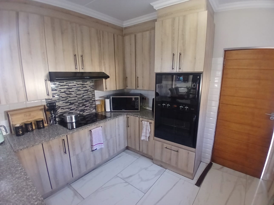 To Let 3 Bedroom Property for Rent in Equestria Gauteng