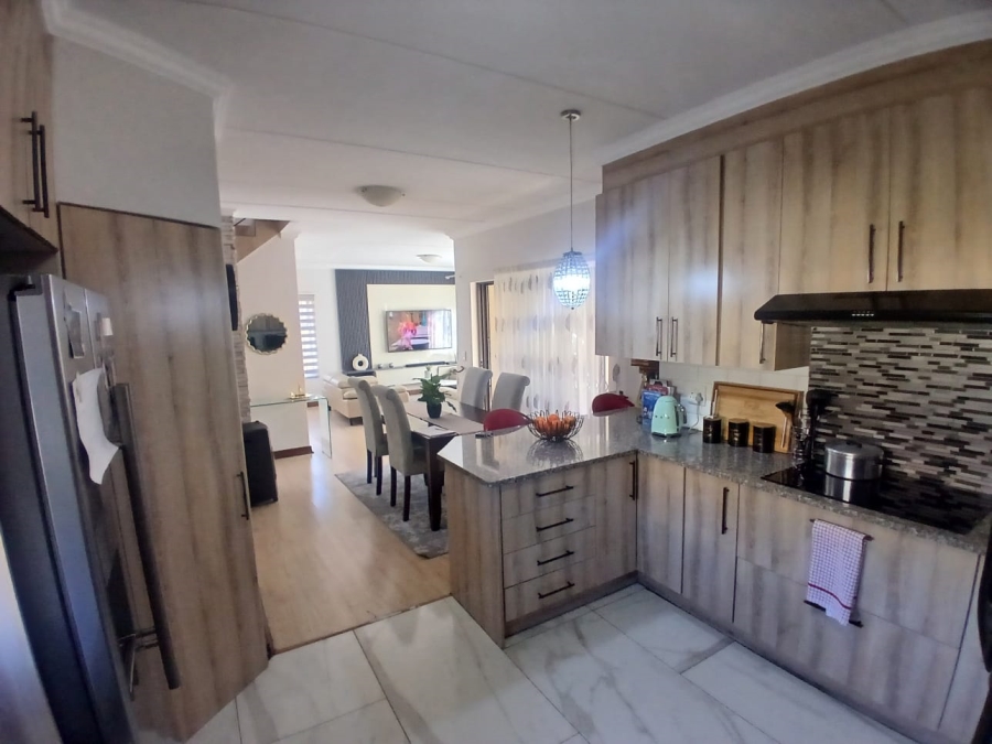 To Let 3 Bedroom Property for Rent in Equestria Gauteng