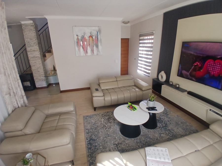 To Let 3 Bedroom Property for Rent in Equestria Gauteng