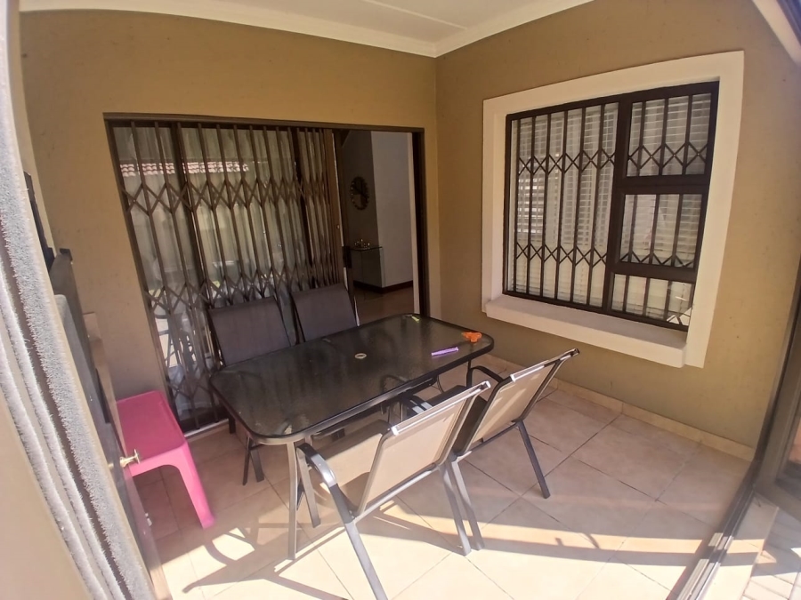 To Let 3 Bedroom Property for Rent in Equestria Gauteng