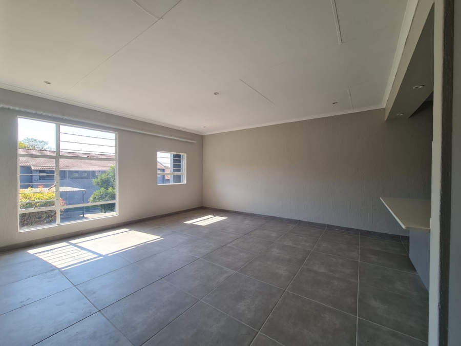 2 Bedroom Property for Sale in La Montagne Gauteng