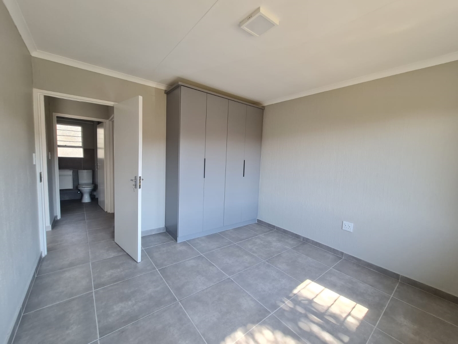 2 Bedroom Property for Sale in La Montagne Gauteng