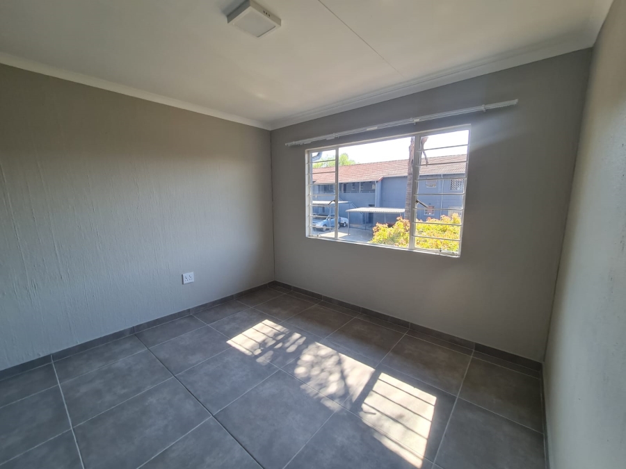 2 Bedroom Property for Sale in La Montagne Gauteng