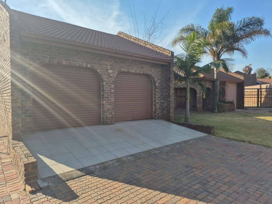 3 Bedroom Property for Sale in Birchleigh North Gauteng