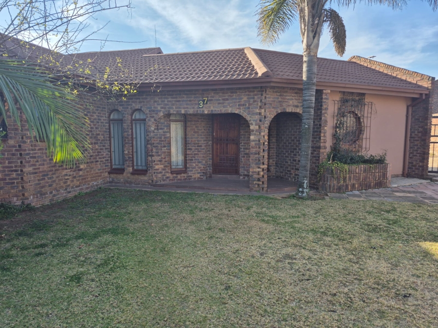 3 Bedroom Property for Sale in Birchleigh North Gauteng
