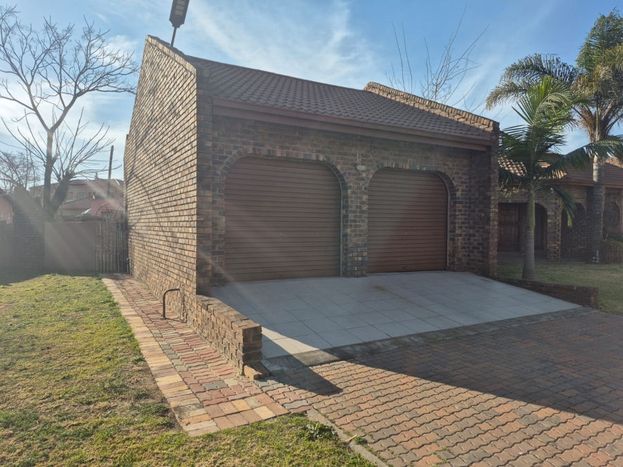 3 Bedroom Property for Sale in Birchleigh North Gauteng