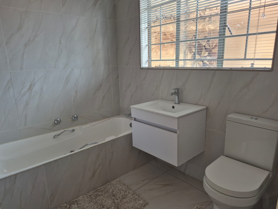 3 Bedroom Property for Sale in Birchleigh North Gauteng