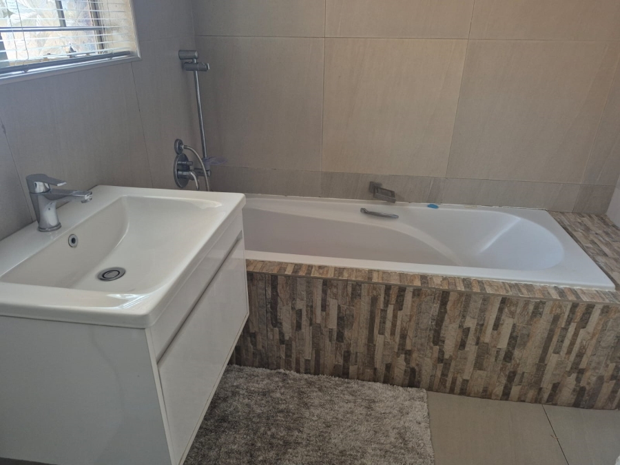 3 Bedroom Property for Sale in Birchleigh North Gauteng