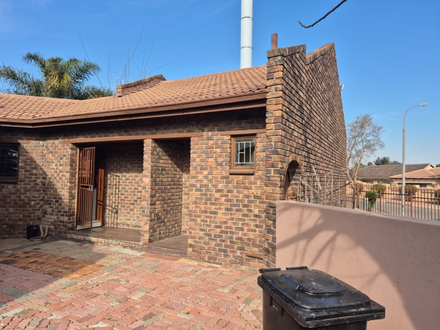 3 Bedroom Property for Sale in Birchleigh North Gauteng